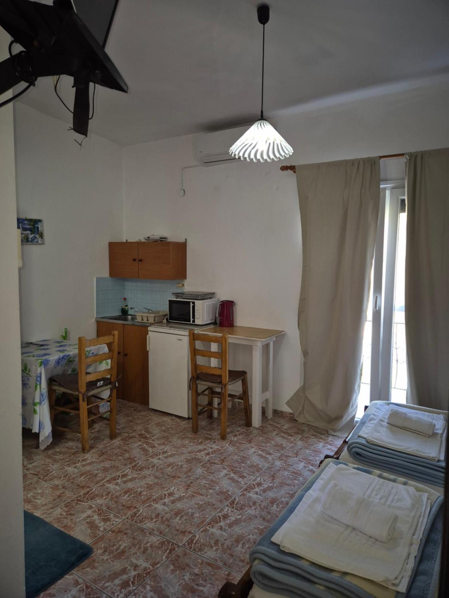 Kostas Studios Apartments - Ενοικιαζόμενα Δωμάτια Με Κουζινάκι Myrina Ruang foto